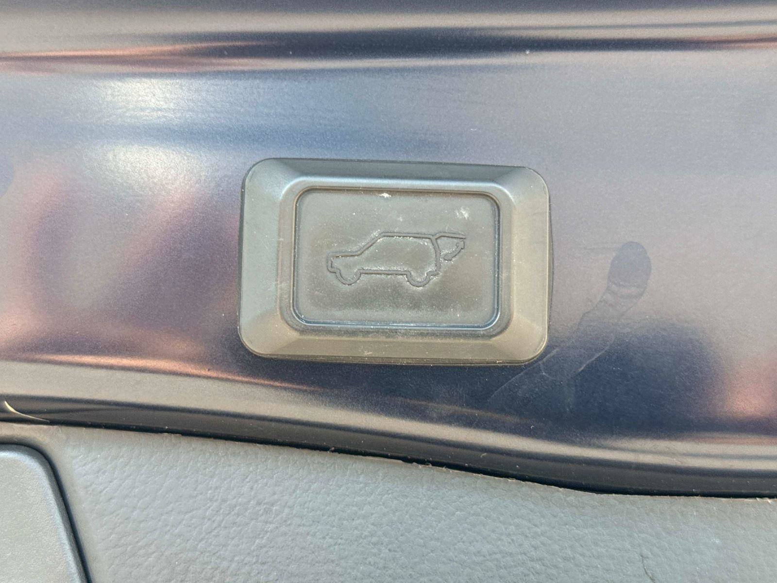Used 2022 Toyota RAV4 XLE Premium FWD image 13