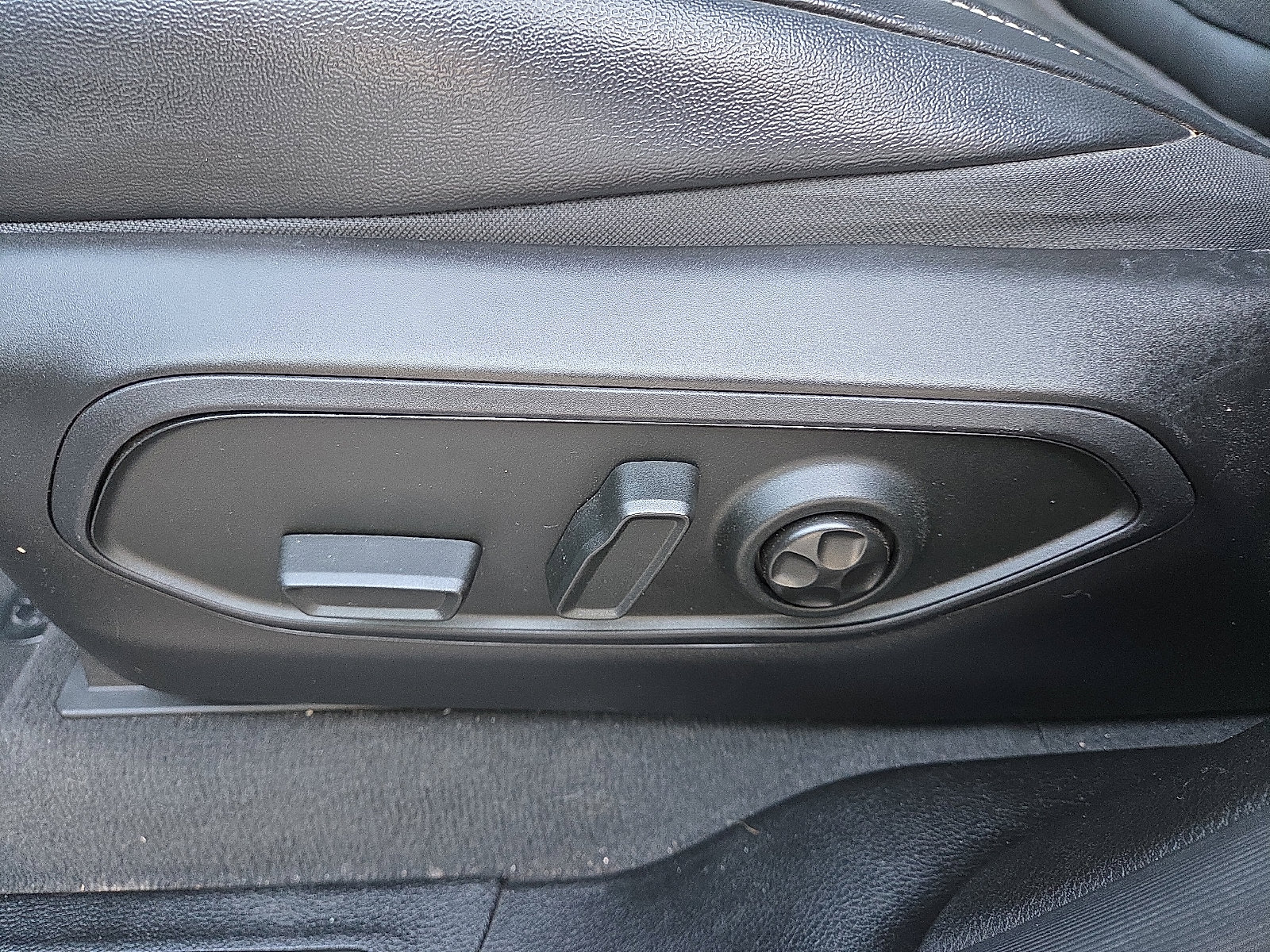 Used 2024 Jeep Grand Cherokee Altitude image 13