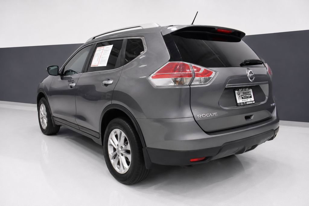 Used 2016 Nissan Rogue SV w/ SV Moonroof Package AWD/4WD image 3