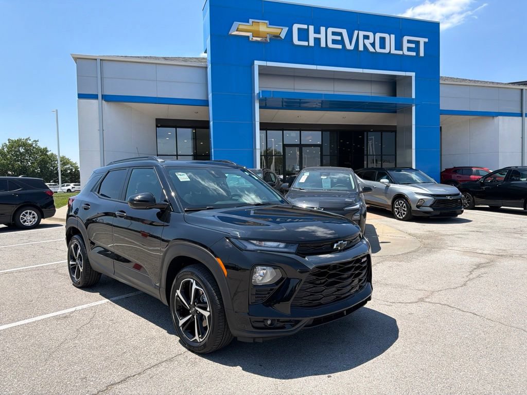 Used 2023 Chevrolet TrailBlazer RS w/ Sun and Liftgate Package AWD/4WD image 1
