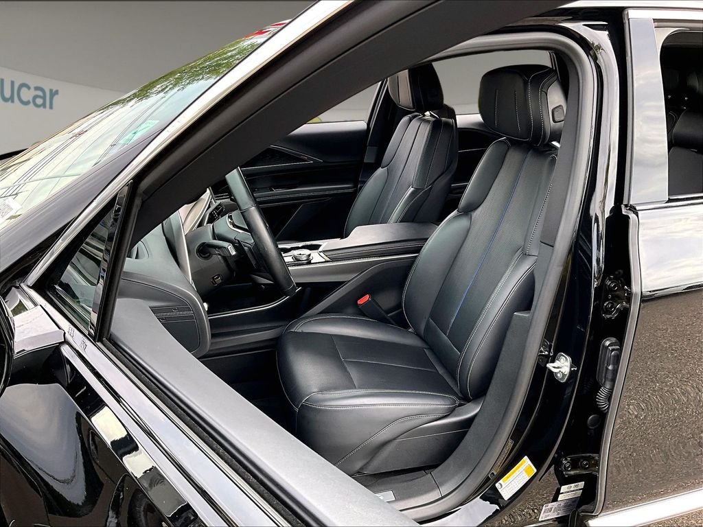 Used 2024 Cadillac Lyriq Luxury AWD/4WD image 10