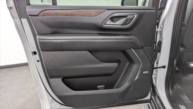 Used 2023 Chevrolet Suburban Premier image 16