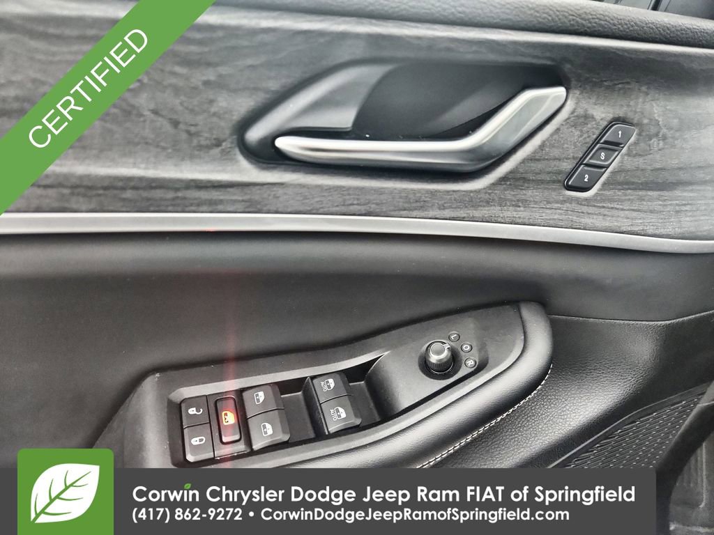 Used 2023 Jeep Grand Cherokee Limited w/ Black Appearance Package image 20