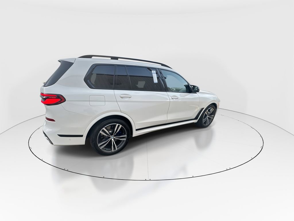 Used 2023 BMW X7 M60i image 8