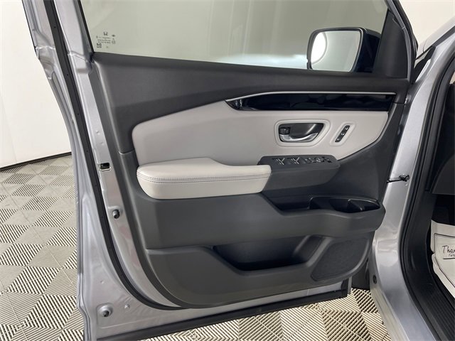 Certified 2025 Honda Pilot Touring image 19