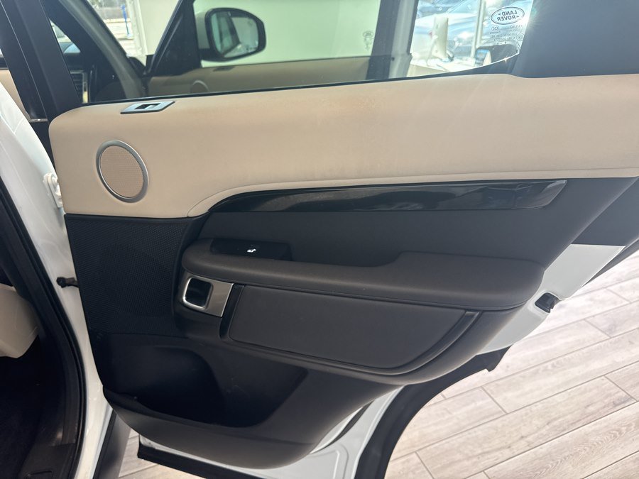 Used 2020 Land Rover Discovery SE AWD/4WD image 22