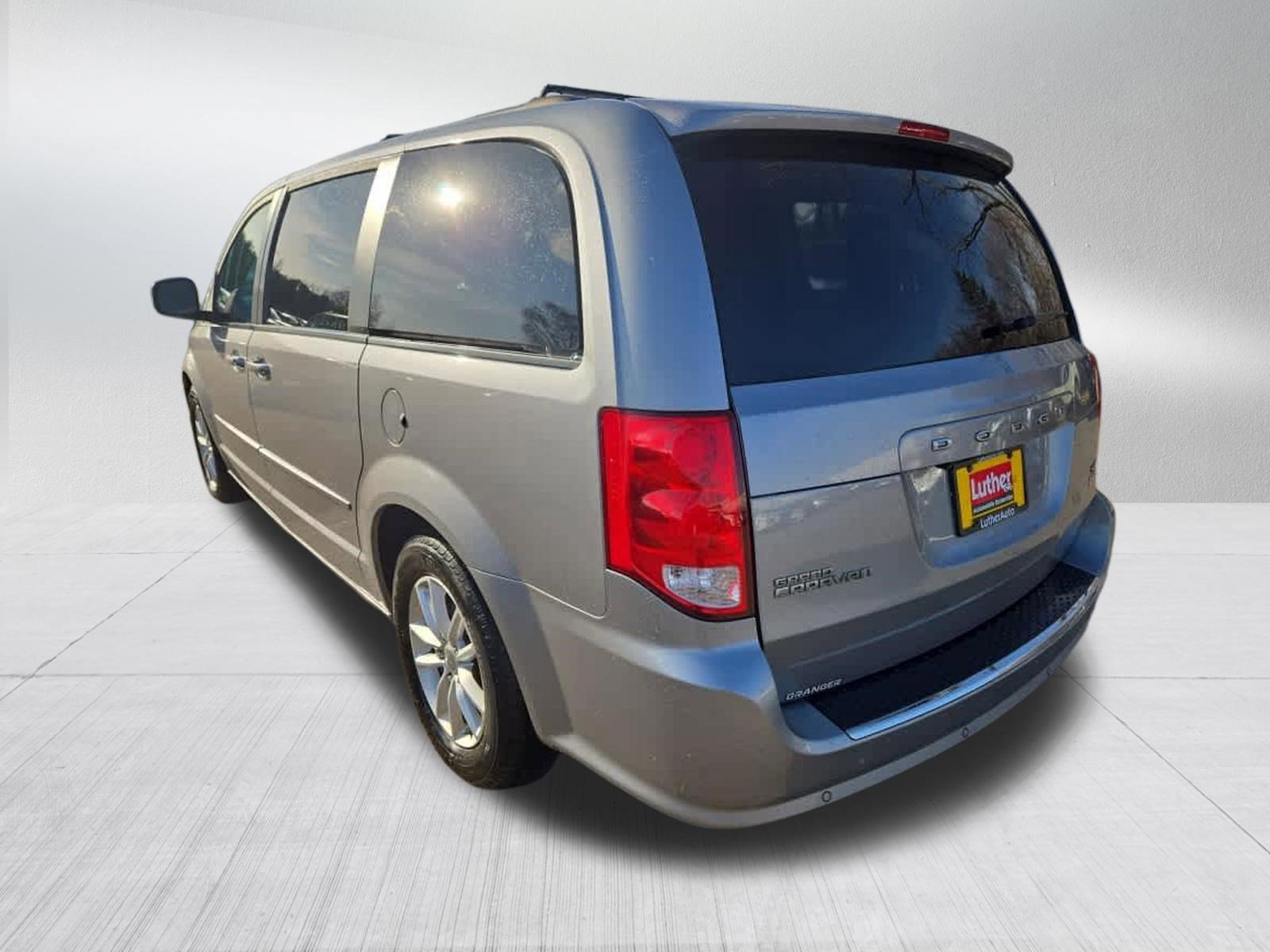 Used 2016 Dodge Grand Caravan SXT w/ Rear Park Assist Package image 5