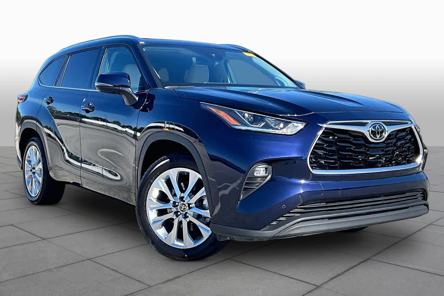 Used 2023 Toyota Highlander Limited FWD image 4