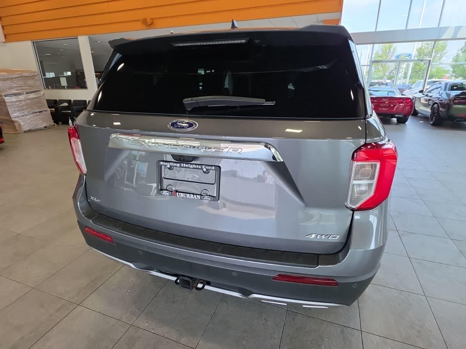 Used 2023 Ford Explorer XLT w/ Equipment Group 202A AWD/4WD image 10