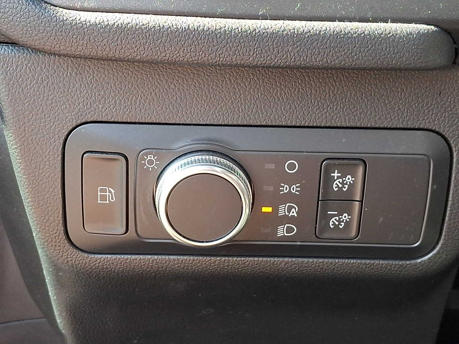 Used 2020 Ford Escape SE Sport image 26