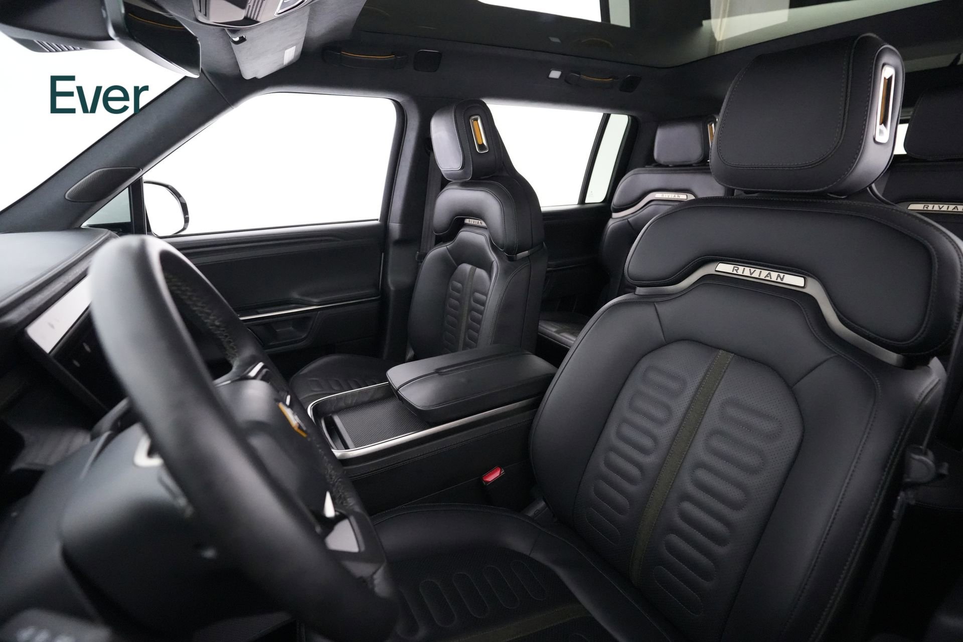 Used 2024 Rivian R1S Adventure image 4