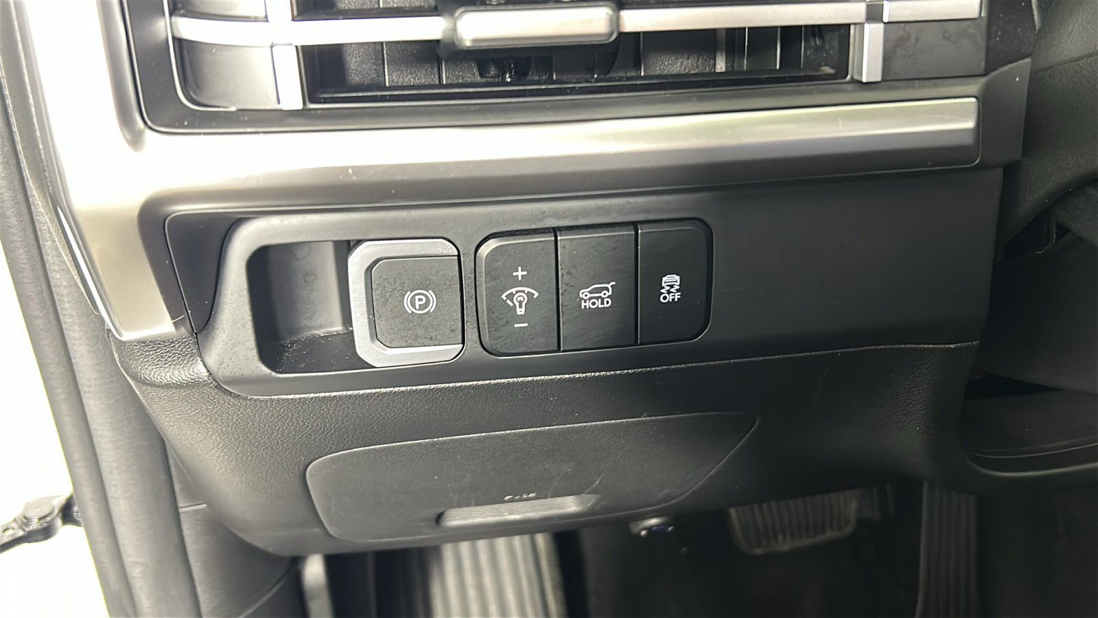 Used 2025 Hyundai Santa Fe SE FWD image 24