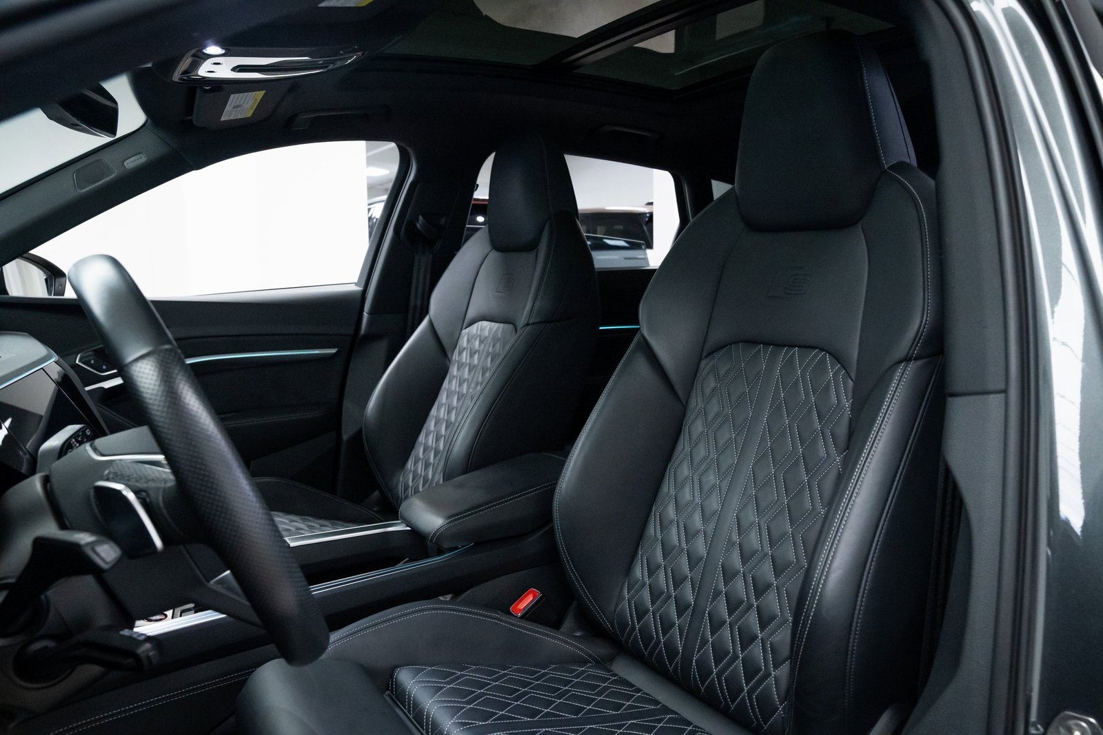 Used 2022 Audi e-tron S Prestige w/ Prestige Package image 18