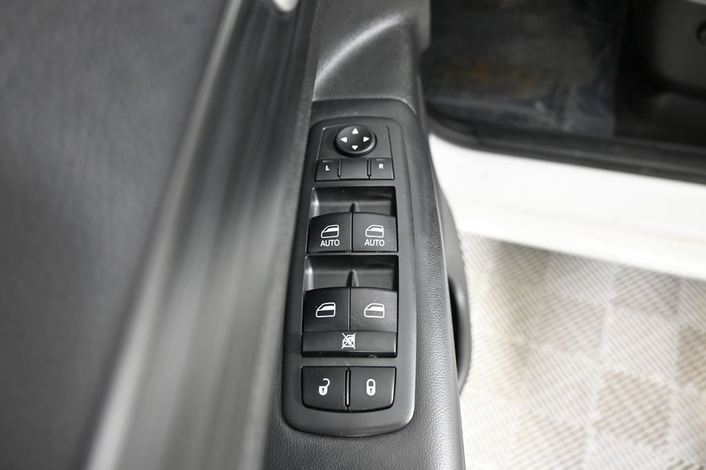 Used 2020 Jeep Grand Cherokee Altitude AWD/4WD image 19