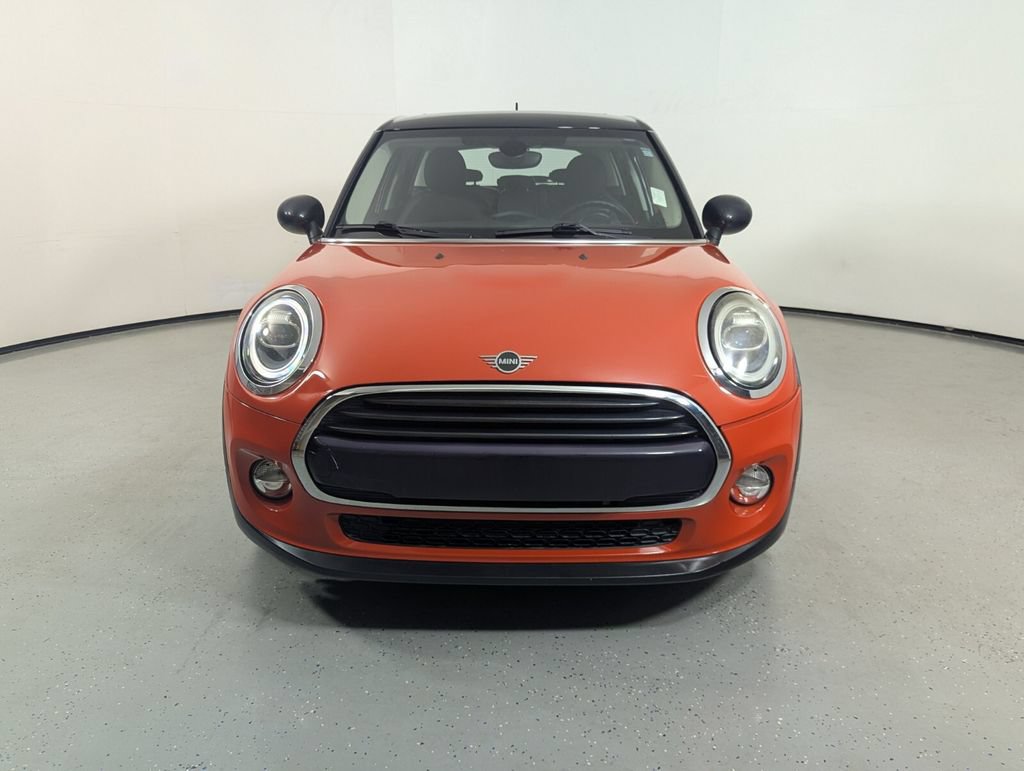 Used 2019 MINI Cooper 4-Door Hardtop FWD video 2