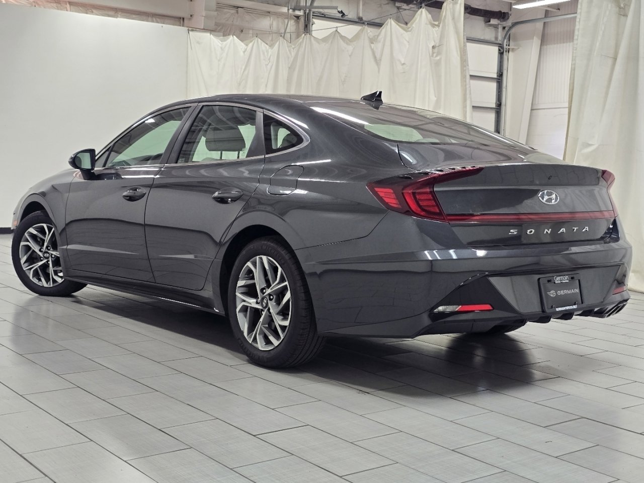 Used 2023 Hyundai Sonata SEL w/ Preferred Accessory Package FWD image 12