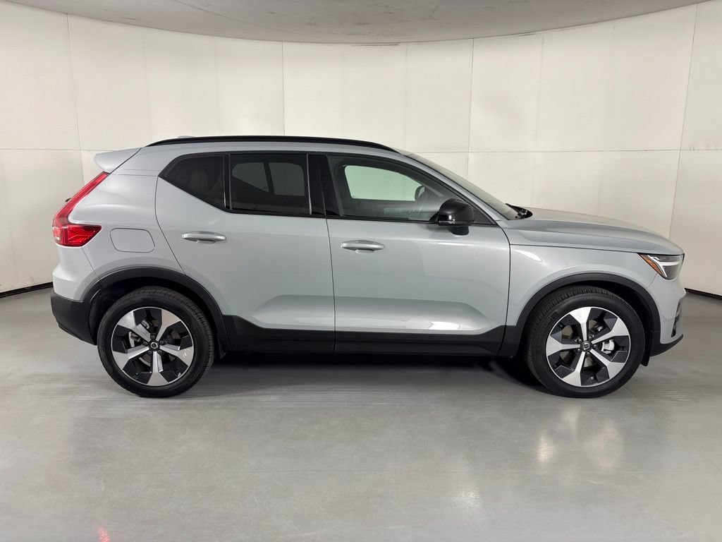 Used 2026 Volvo XC40 B5 Plus AWD/4WD image 9