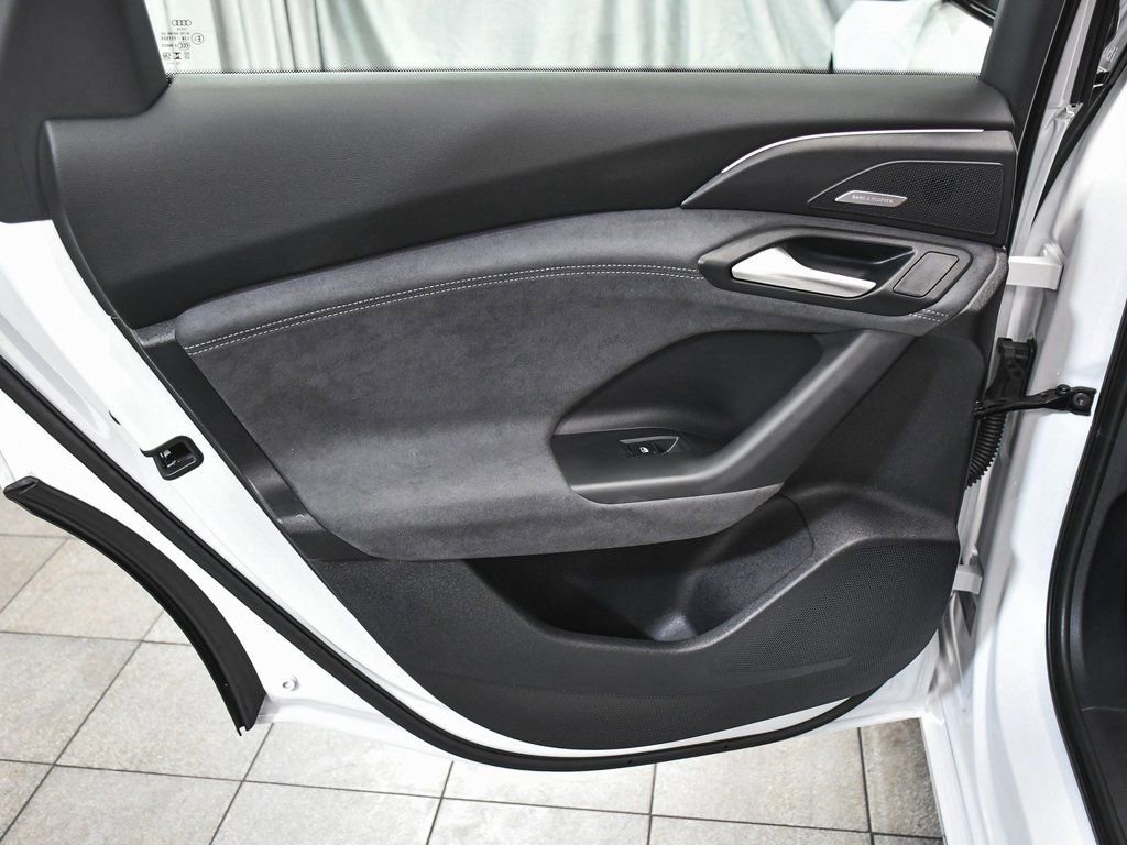 Used 2025 Audi S6 e-tron Prestige w/ 21" Black Optic Package image 15