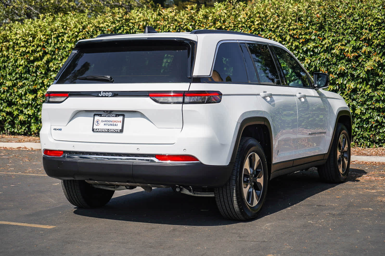 Used 2024 Jeep Grand Cherokee Limited 4xe AWD/4WD image 6