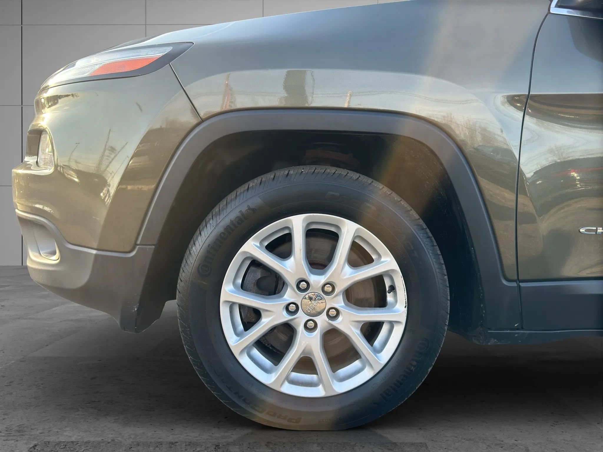Used 2015 Jeep Cherokee Latitude w/ Cold Weather Group image 19