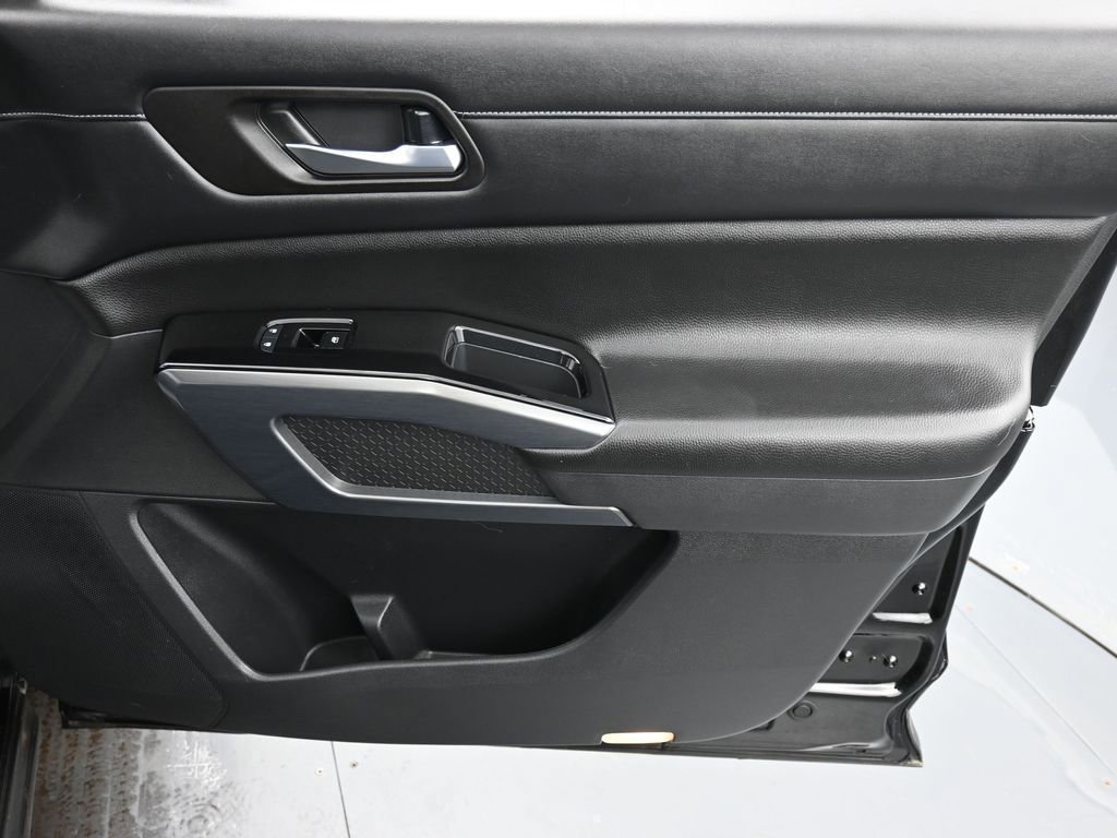 Used 2022 Nissan Pathfinder SL image 18