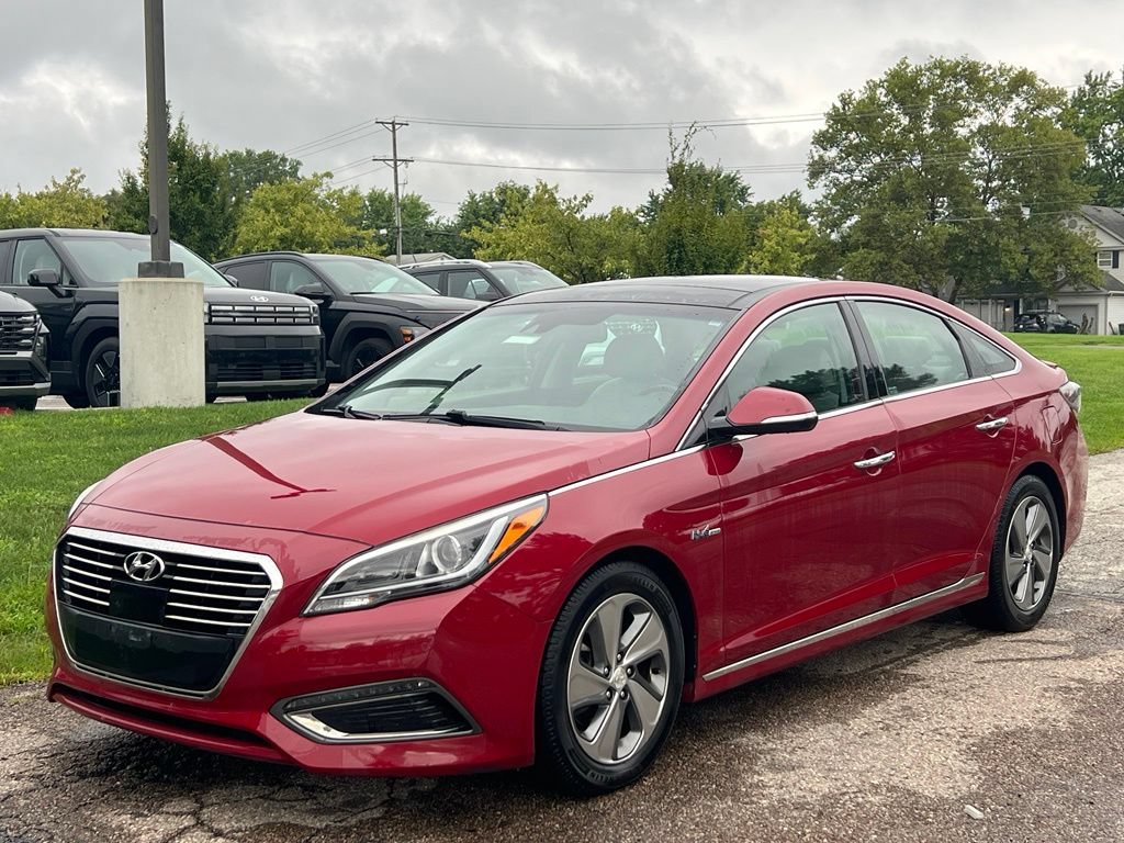 Used 2016 Hyundai Sonata Limited w/ Option Group 02 FWD image 1