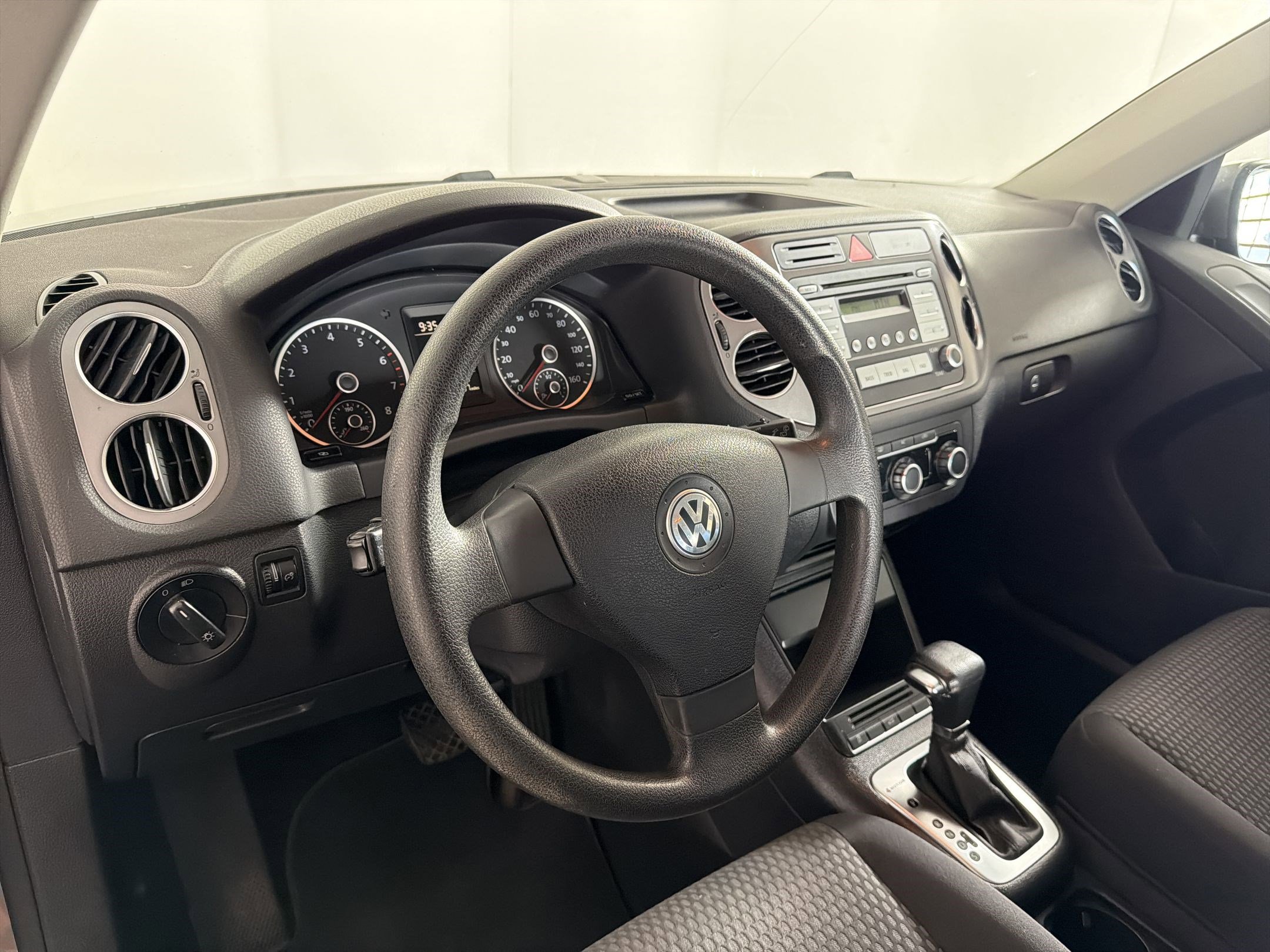 Used 2010 Volkswagen Tiguan S AWD/4WD image 4