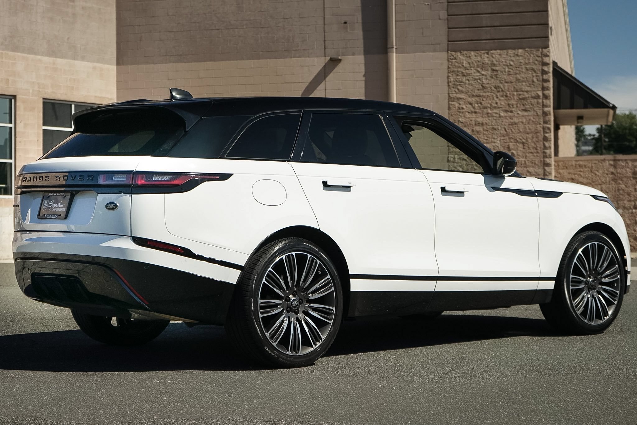 Used 2023 Land Rover Range Rover Velar R-Dynamic S AWD/4WD image 4