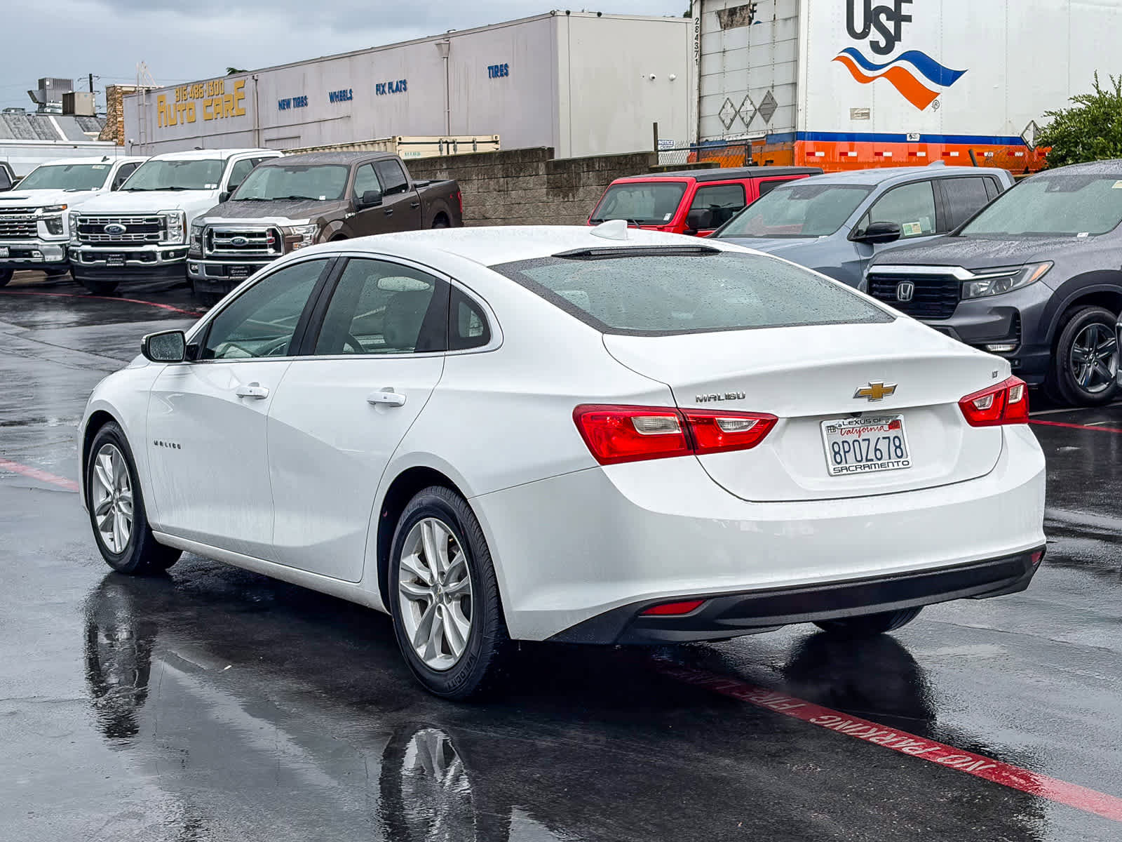 Used 2018 Chevrolet Malibu LT FWD image 2