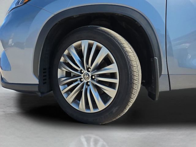 Used 2023 Toyota Highlander Platinum image 19