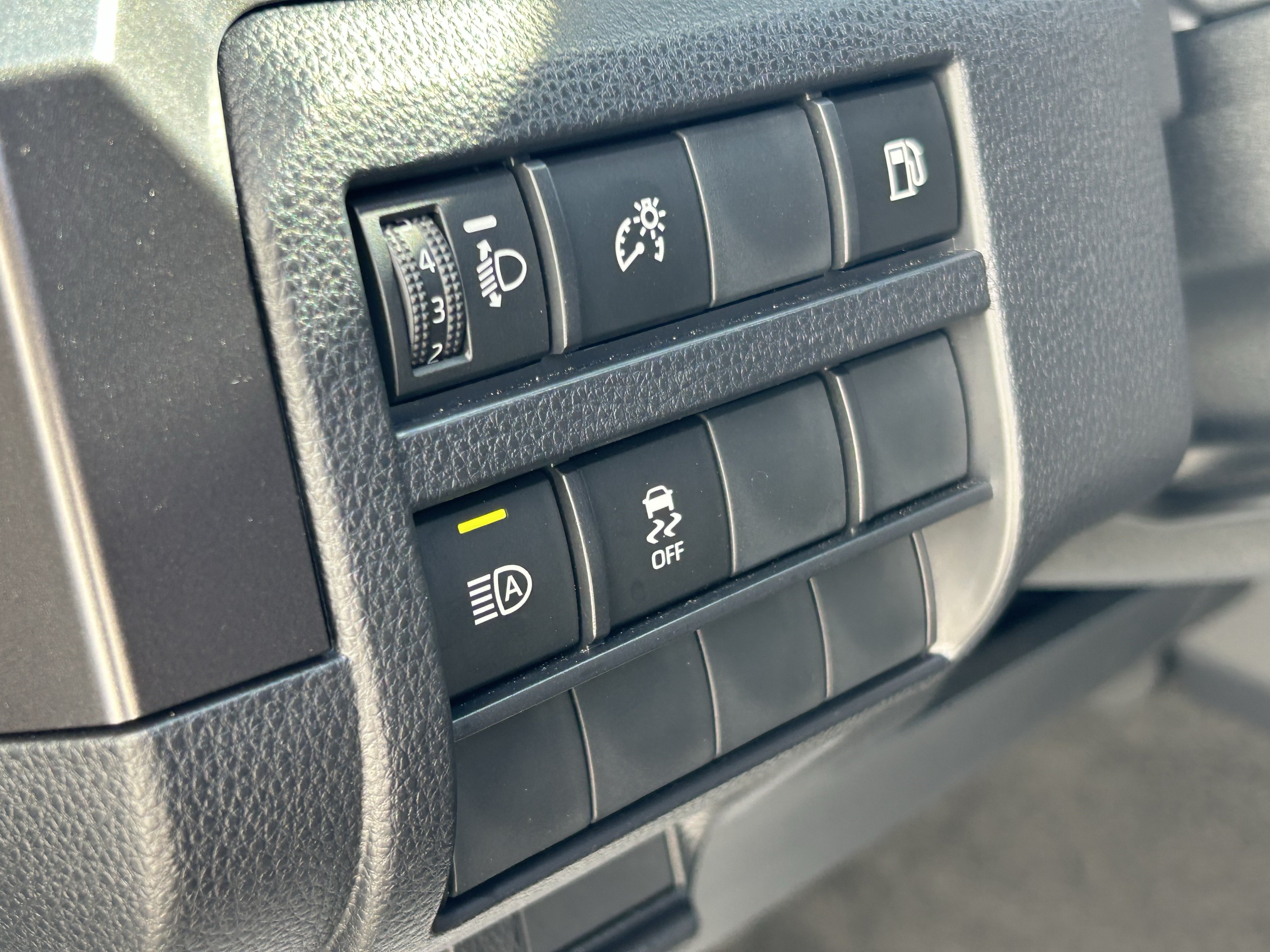 Certified 2025 Toyota 4Runner SR5 AWD/4WD image 15