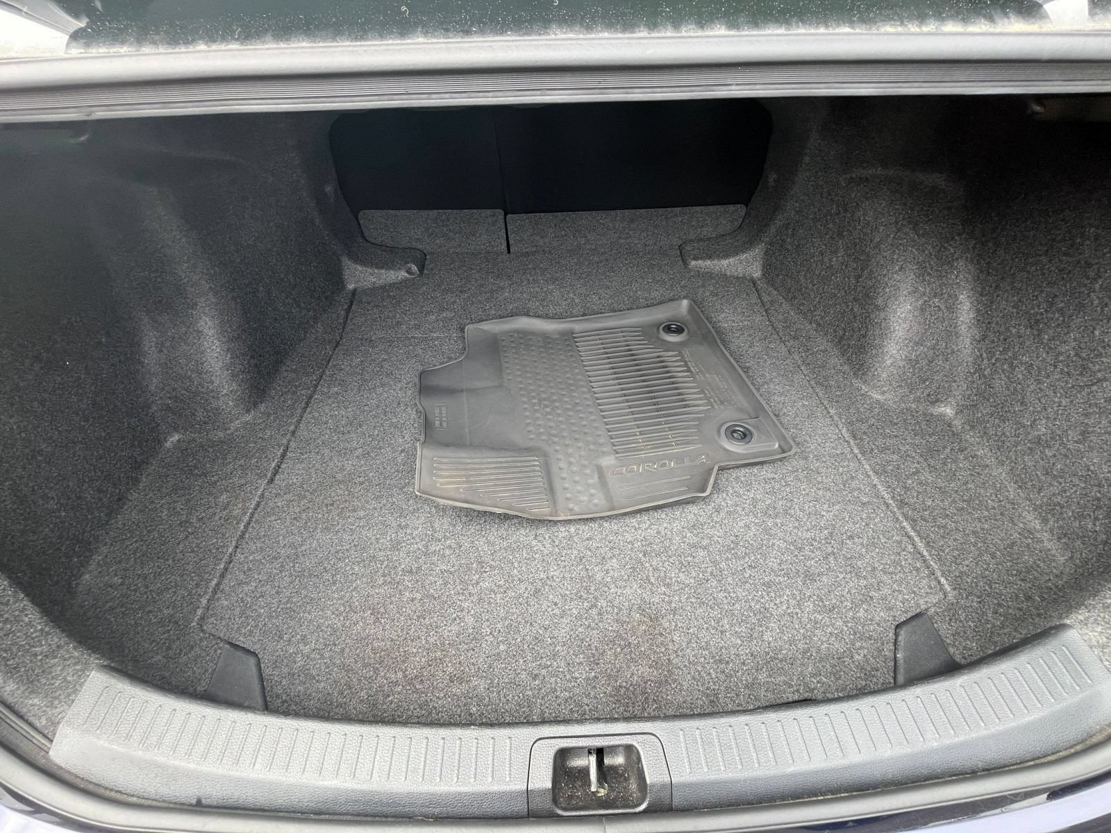 Used 2025 Toyota Corolla LE FWD image 31