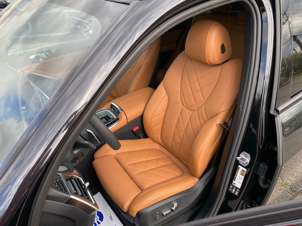 New 2026 BMW X5 xDrive40i w/ M Sport Package AWD/4WD image 11