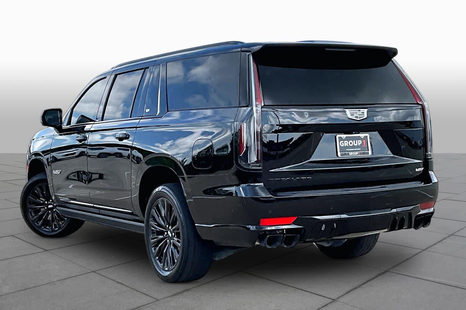 Used 2024 Cadillac Escalade ESV V w/ LPO, ONYX Package AWD/4WD image 11