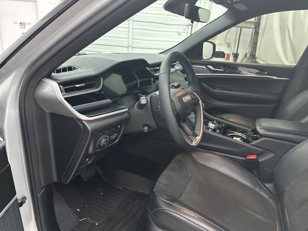 Used 2023 Jeep Grand Cherokee Trailhawk w/ Luxury Tech Group III AWD/4WD image 9