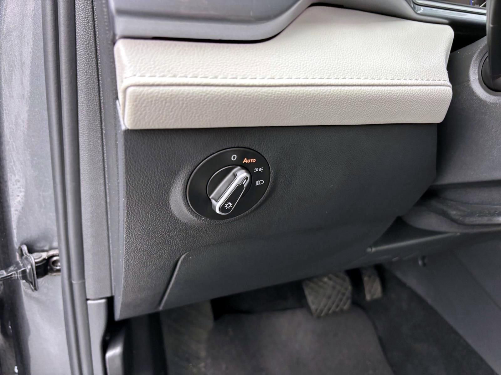 Used 2025 Volkswagen Taos SEL image 14