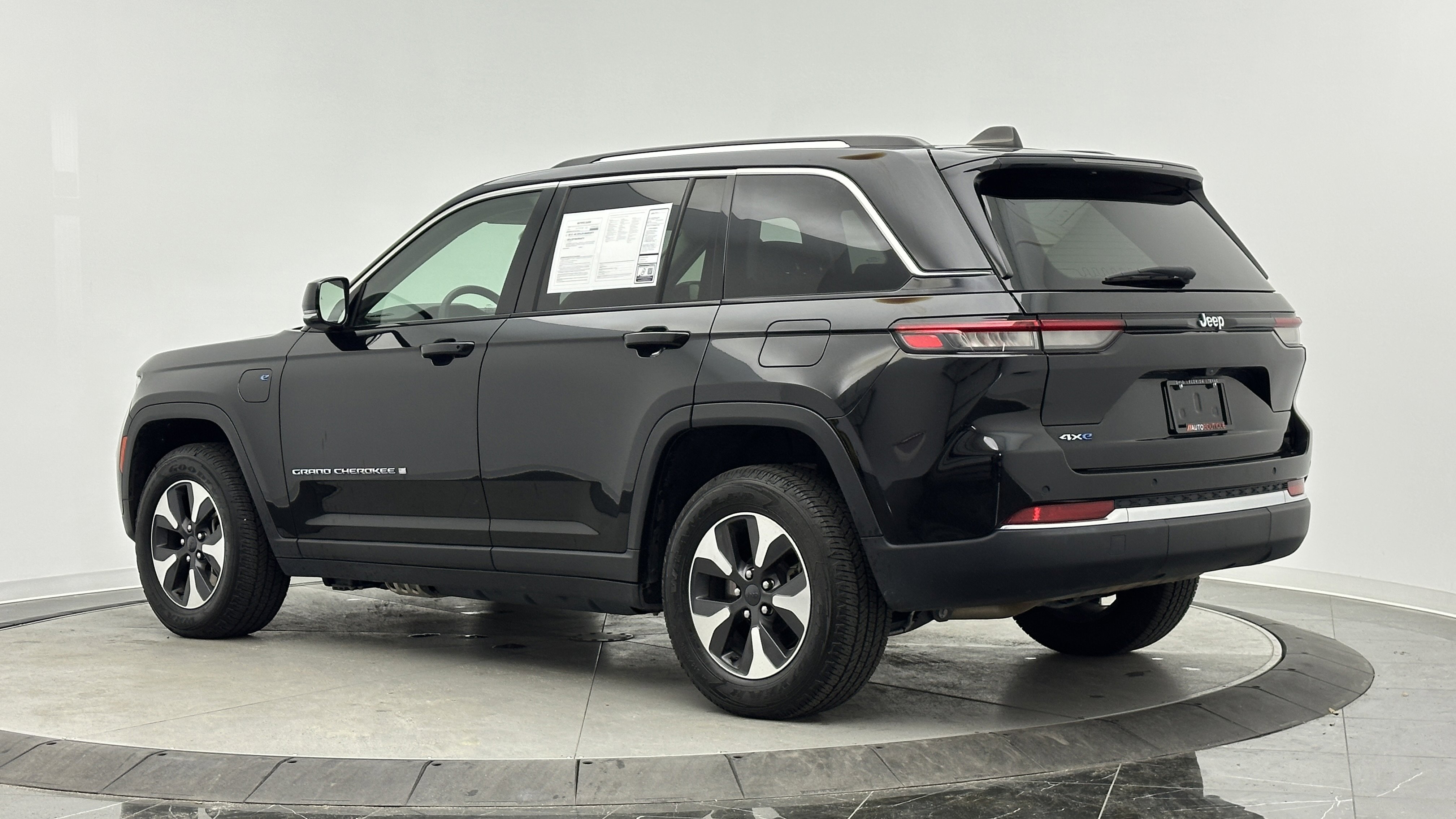 Used 2024 Jeep Grand Cherokee Limited 4xe image 7