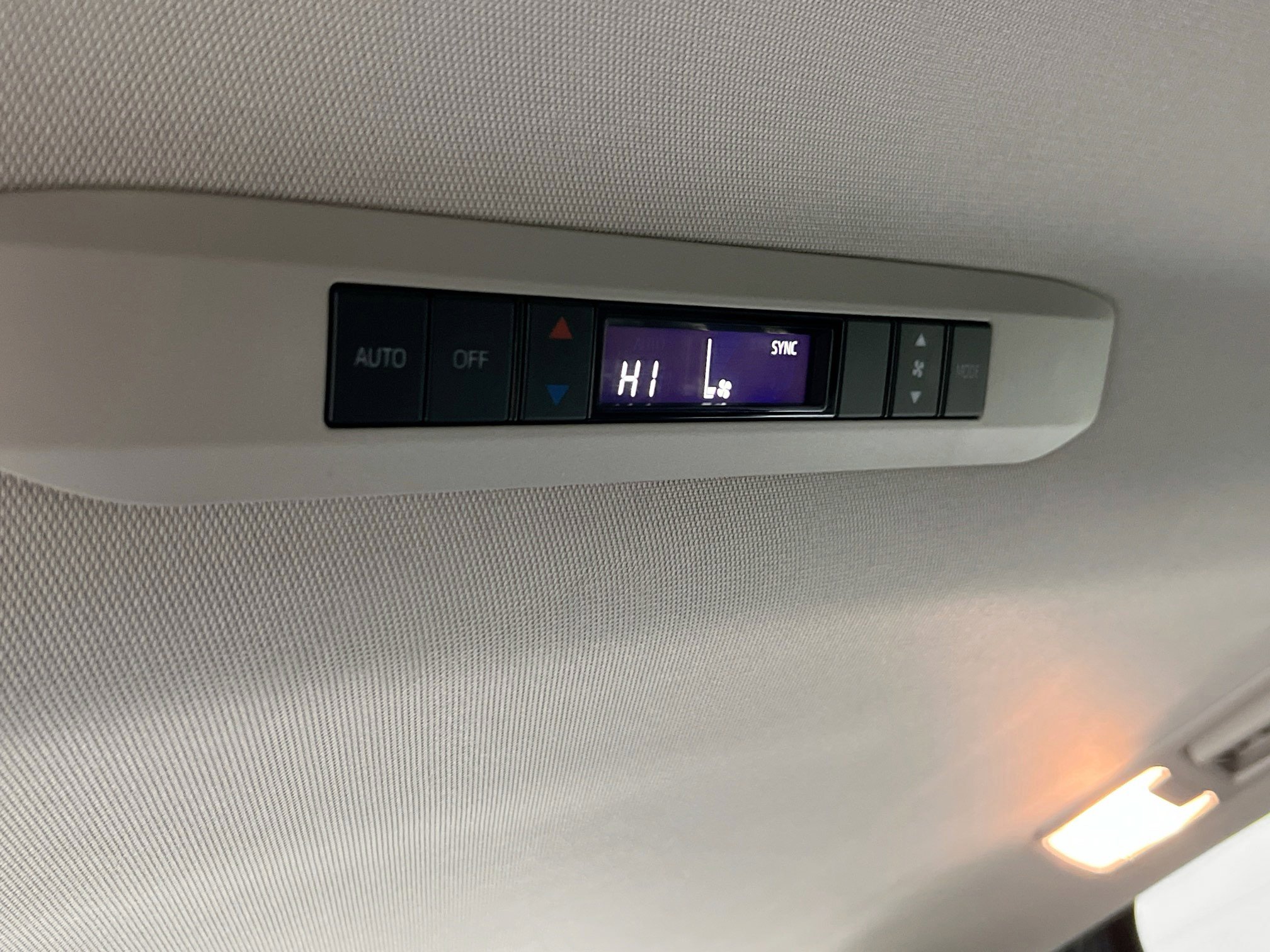 Used 2025 Toyota Sienna LE w/ LE Plus Package image 24