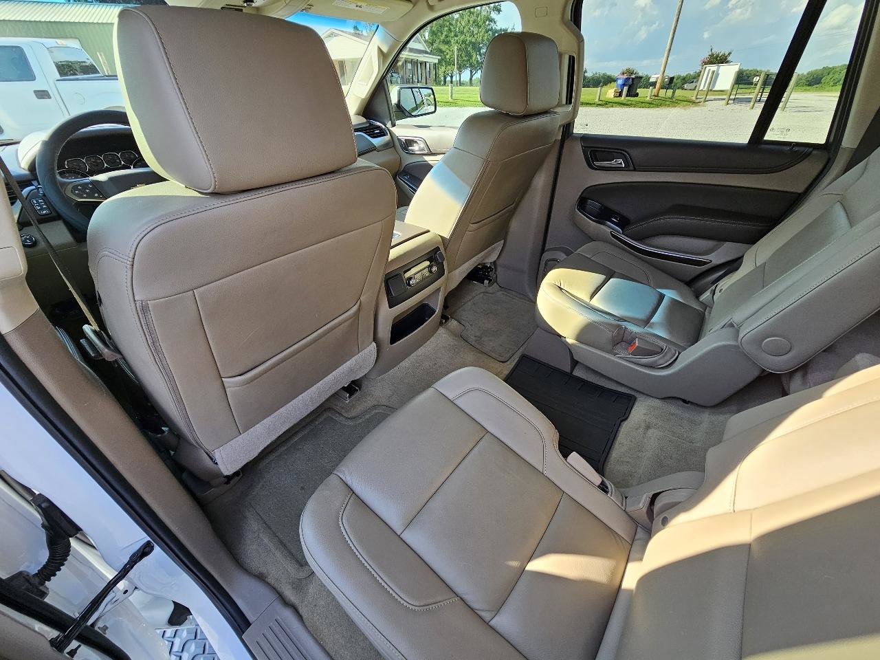 Used 2018 Chevrolet Tahoe LT w/ Luxury Package AWD/4WD image 19