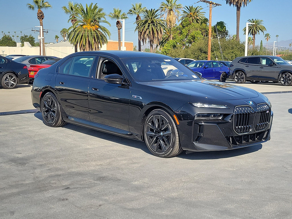New 2026 BMW i7 M70 w/ Executive Package AWD/4WD image 4