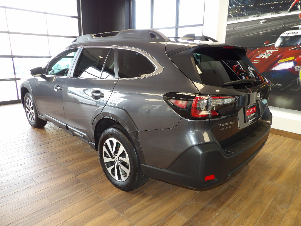 Used 2025 Subaru Outback Premium AWD/4WD image 8