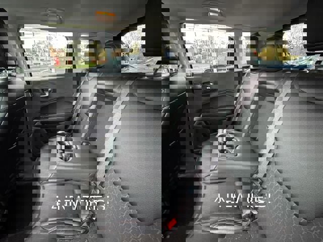 Used 2020 Jeep Compass Latitude w/ Popular Equipment Group image 17