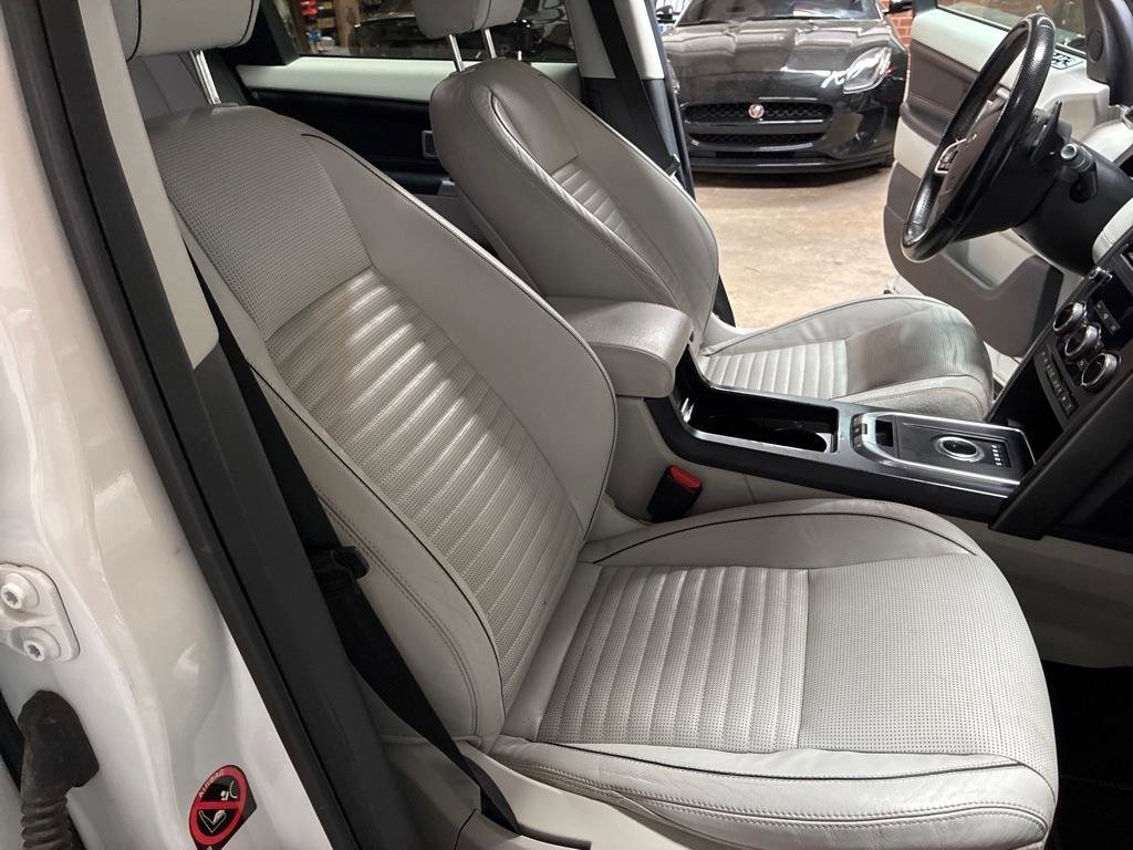 Used 2017 Land Rover Discovery Sport HSE image 28