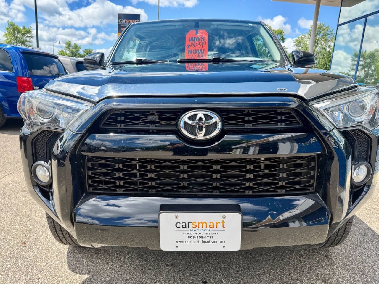 Used 2018 Toyota 4Runner SR5 AWD/4WD image 5