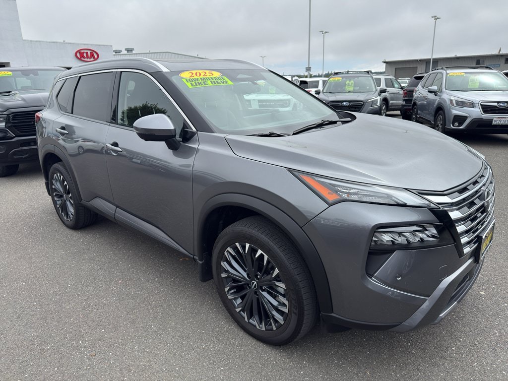 Used 2025 Nissan Rogue SL w/ Tech Package AWD/4WD image 8
