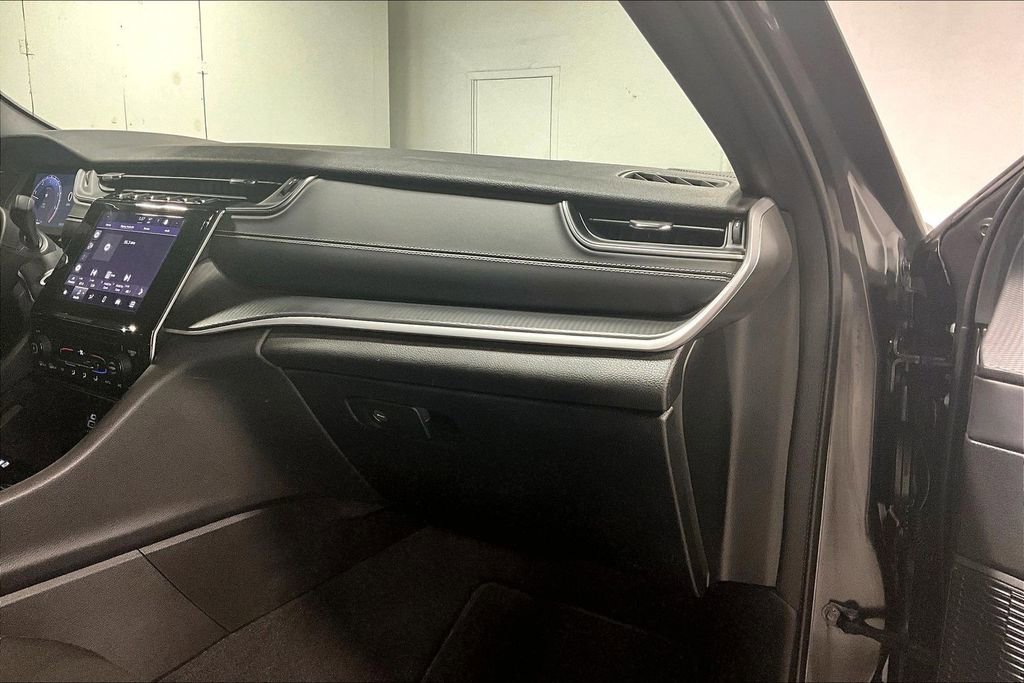 Used 2024 Jeep Grand Cherokee Laredo w/ Trailer Tow Package image 19