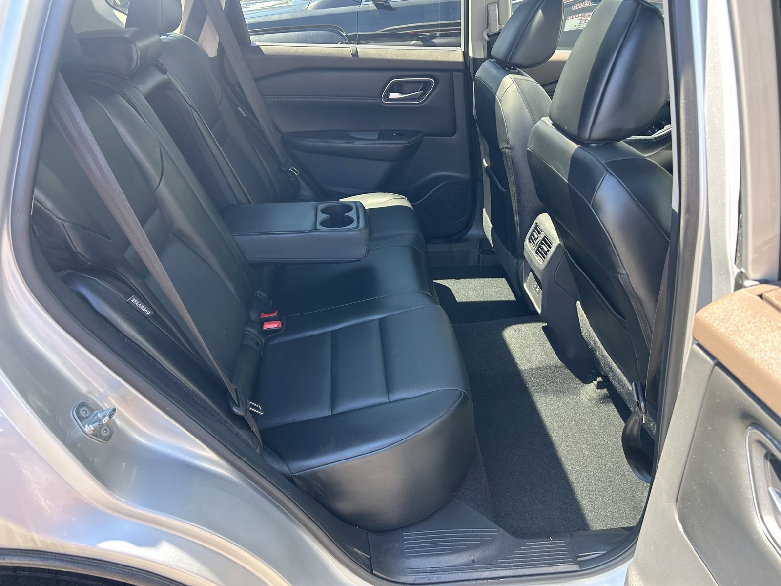 Used 2021 Nissan Rogue SV w/ Premium Package image 29