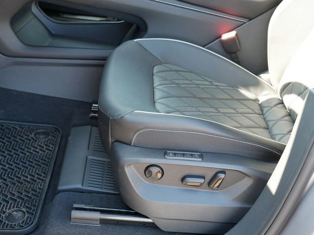 Certified 2025 Volkswagen Atlas SEL Premium R-Line image 14