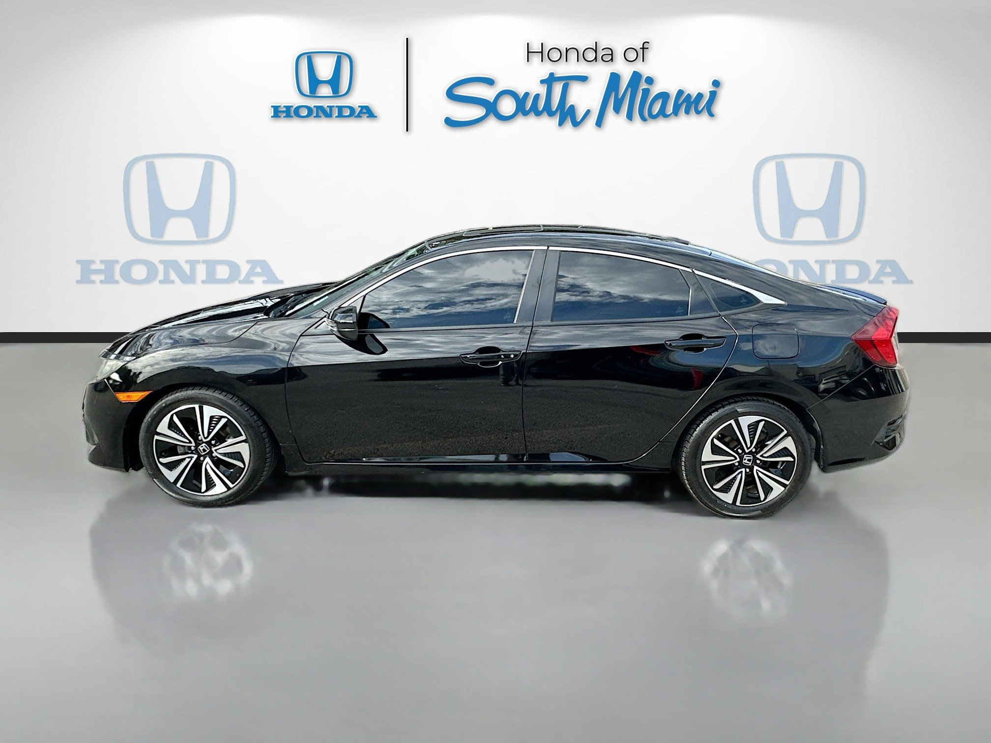 Used 2018 Honda Civic EX-L image 4