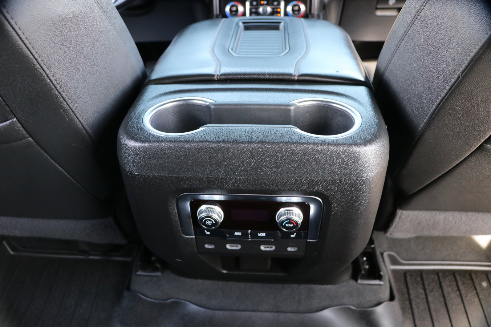 Used 2024 GMC Yukon AT4 w/ Technology Package AWD/4WD image 35